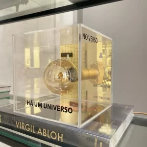ACRÍLICO HÁ UM UNIVERSO NO VERSO