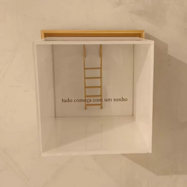 ACRÍLICO TUDO COMEÇA COM UM SONHO